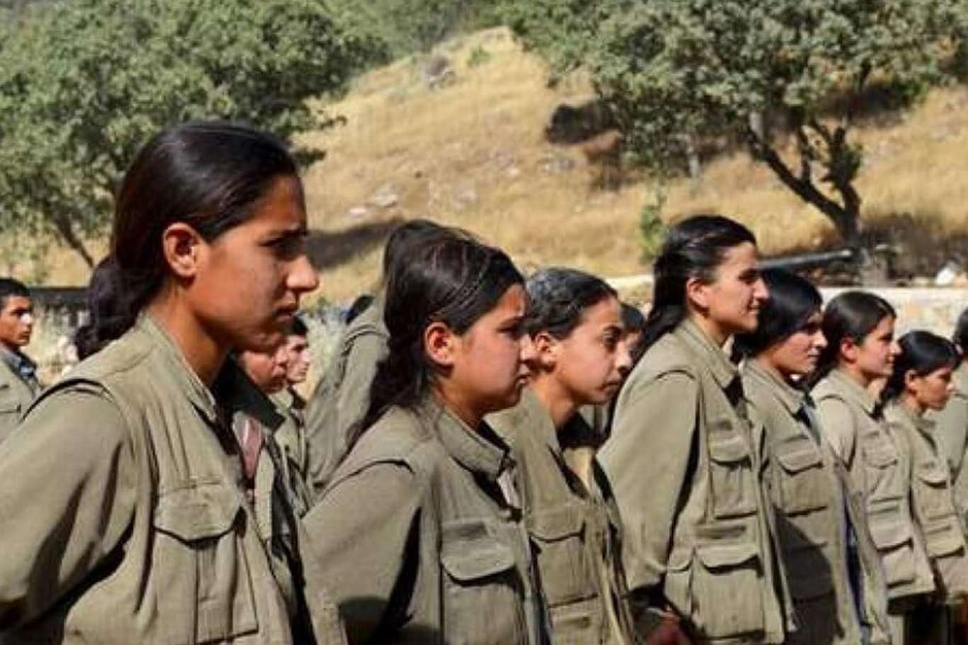 Çocukları kaçırılan aile PKK'nin Maxmur bürosunu silahla taradı Çocukları kaçırılan aile PKK'nin Maxmur bürosunu silahla taradı